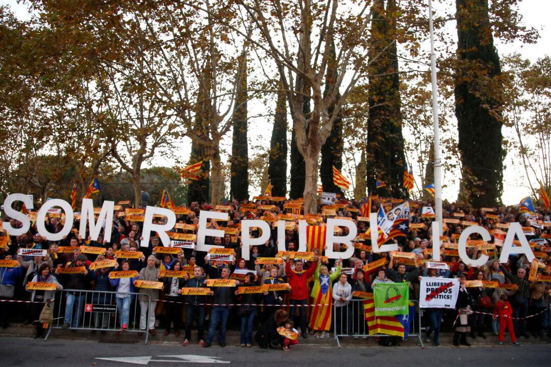 Protesters Flood Barcelona Demanding Release of Separatist Leaders