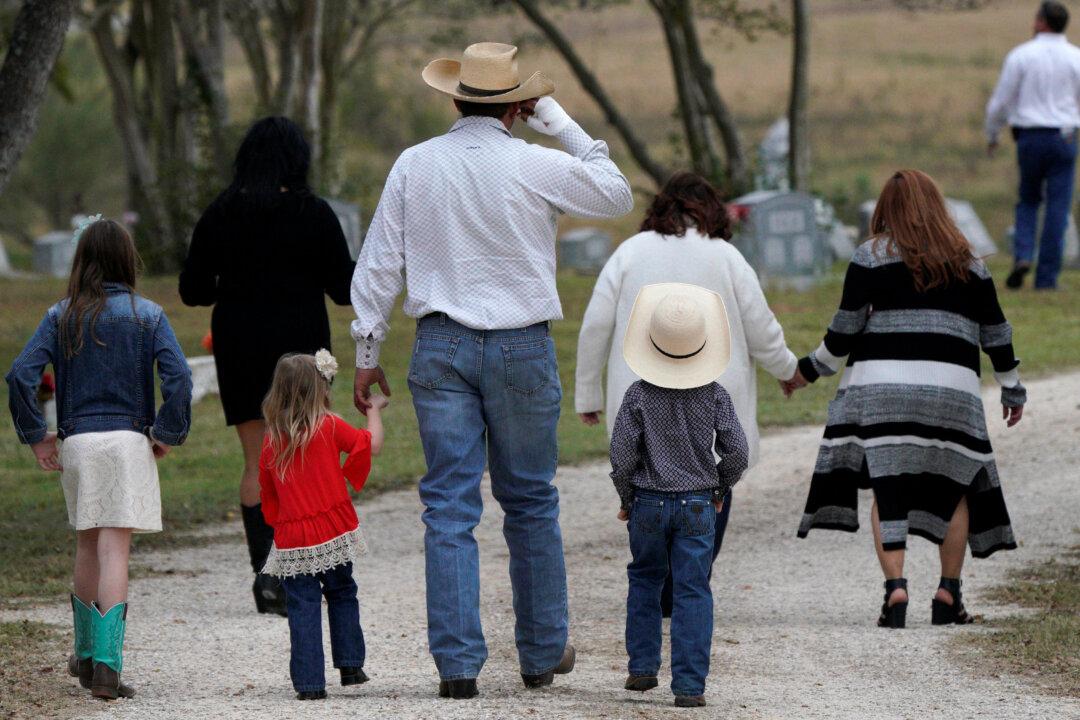 Texas Town Holds First Burials after Church Massacre