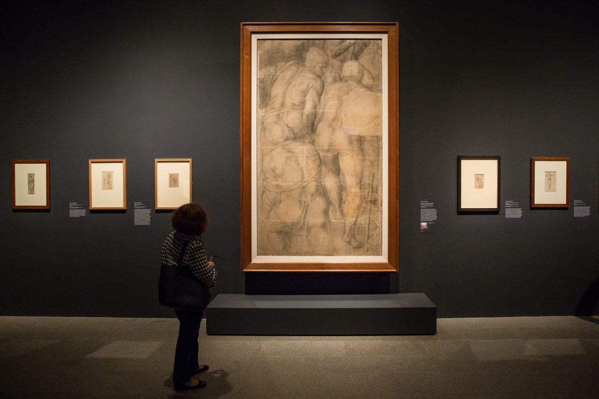A woman views Michelangelo’s cartoon with a group of soldiers for the Crucifixion of Saint Peter” at The Metropolitan Museum of Art in New York on Nov. 6, 2017. (Benjamin Chasteen/The Epoch Times)
