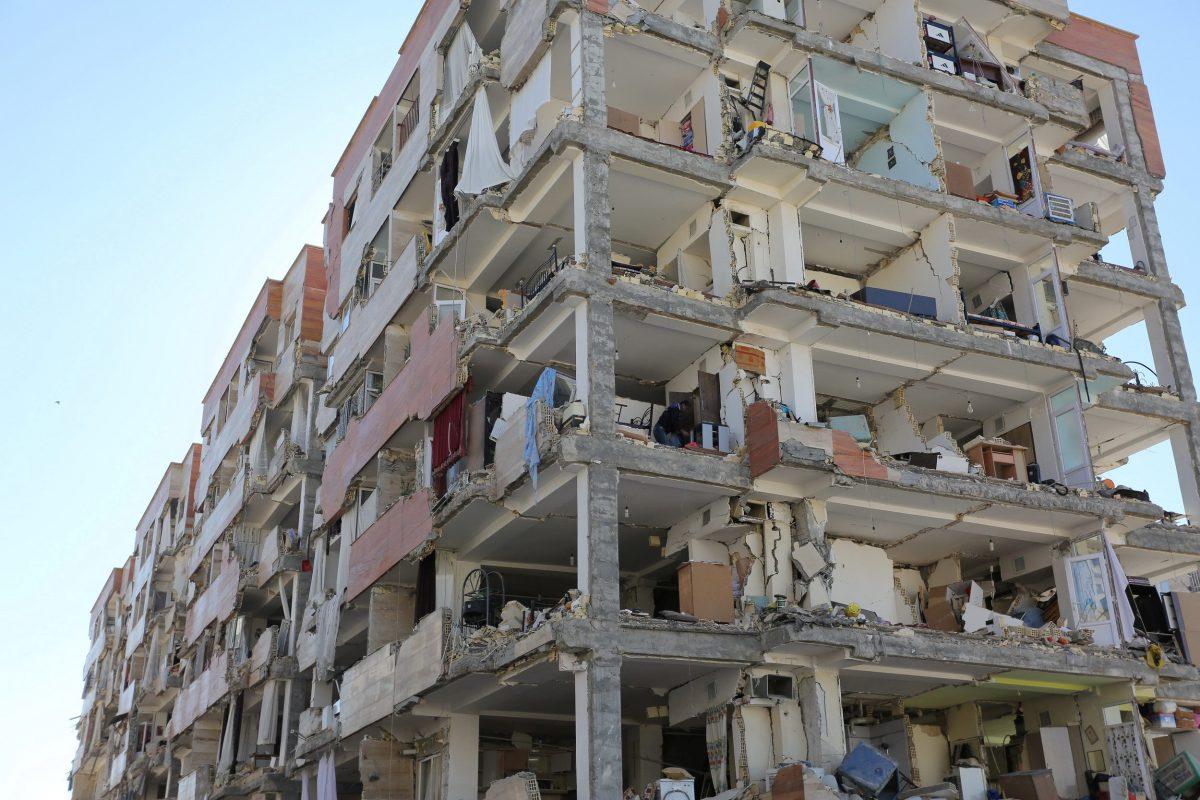 A damaged building is seen following an earthquake in Sarpol-e Zahab county in Kermanshah, Iran. (REUTERS/Tasnim News Agency)