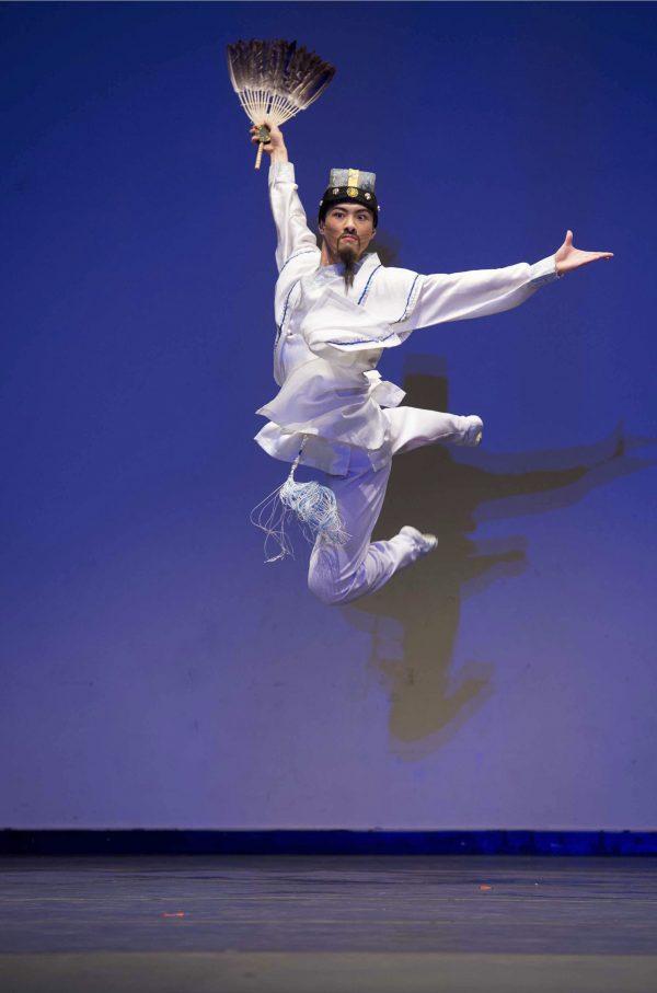 Albert Yang as the Chinese statesman Zhuge Liang of China's Three Kingdoms period (2nd century A.D.), in a piece called "Borrowing the Easterly Winds," during the 2014 International Classical Chinese Dance Competition. He won a silver prize for his performance. (Courtesy of Shen Yun Performing Arts)