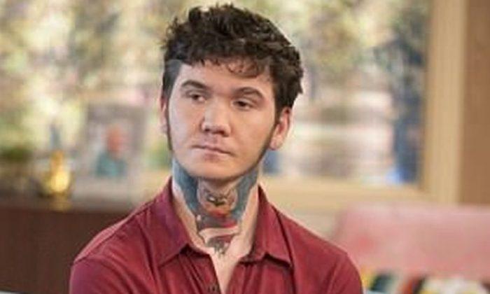 Man With Neck Tattoo Says He Can’t Find a Job