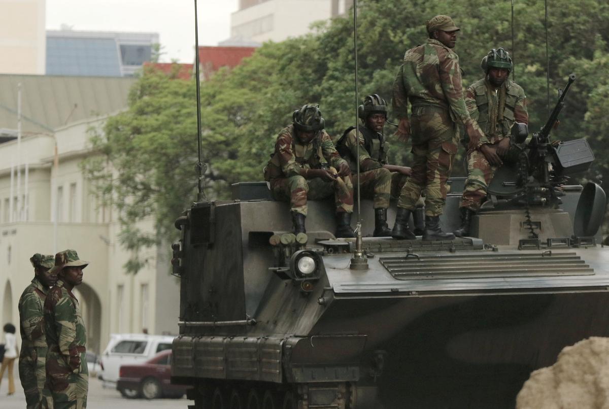 Soldiers are seen next to and on the armoured vehicle on the street in central Harare, Zimbabwe, Nov. 16, 2017. (Reuters/Philimon Bulawayo)