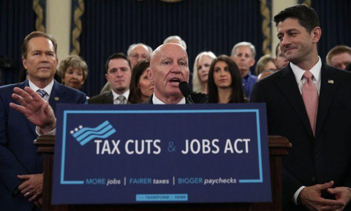 Corporate Tax Cuts Benefit All Americans, Says JP Morgan Economist