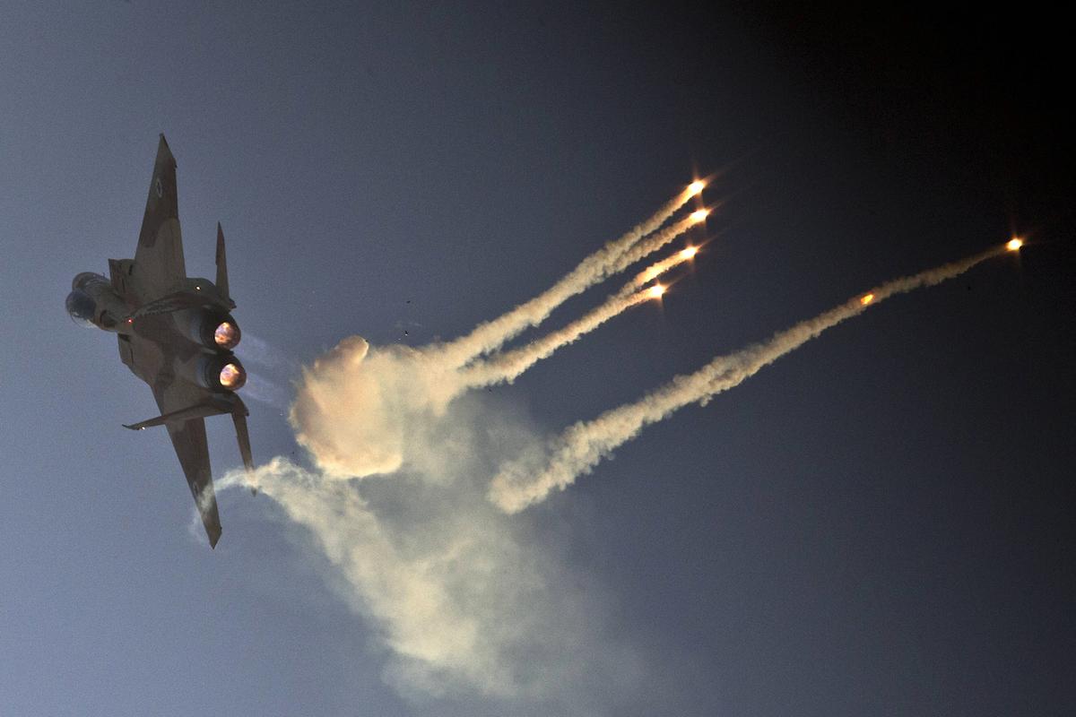 Airliners Puzzled and F15s Scrambled in Bizarre Encounter with Mystery Aircraft