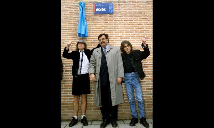 Rock Legends Salute Malcolm Young on AC/DC Founder’s Passing
