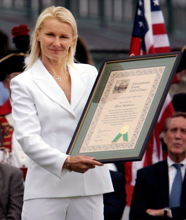Jana Novotna holds up her certificate after being inducted into the International Tennis Hall of Fame in Newport, Rhode Island July 9, 2005. During her twelve year career she won 24 singles titles and 76 doubles titles. (Reuters/Brian Snyder/File Photo)
