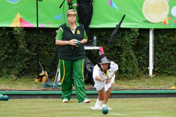 Thailand’s Songsin Tsao (delivering) overcame a strong South Africa skipped by Colleen Piketh in the women’s pairs final of the Hong Kong International Bowls Classic and bought her country the first ever Classic title. (Stephanie Worth)