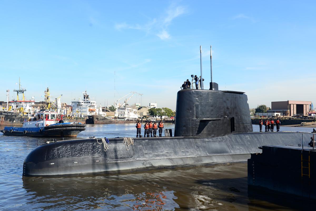 The Argentine military submarine ARA San Juan and crew are seen leaving the port of Buenos Aires, Argentina June 2, 2014. Picture taken on June 2, 2014. (Armada Argentina/Handout via REUTERS)