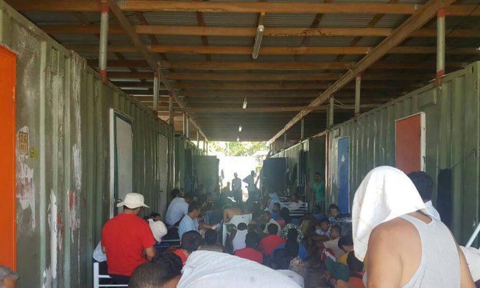 Papua New Guinea Police Evict Remaining Asylum-Seekers From Australian-Run Detention Camp
