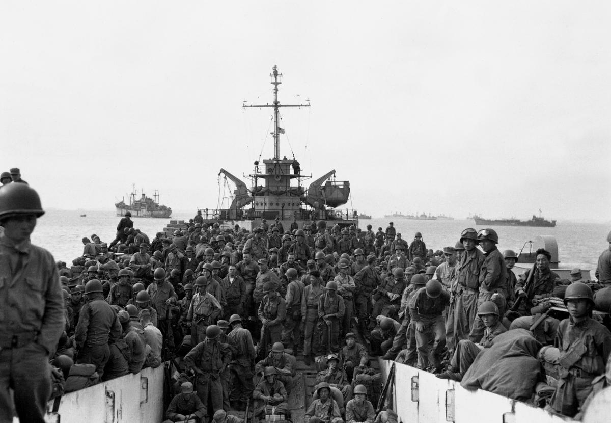 Troops of the 31st Inf. Regt. land at Inchon Harbor, Korea, aboard LST's. September 18, 1950. Hunkins. (US Army/Public Domain)