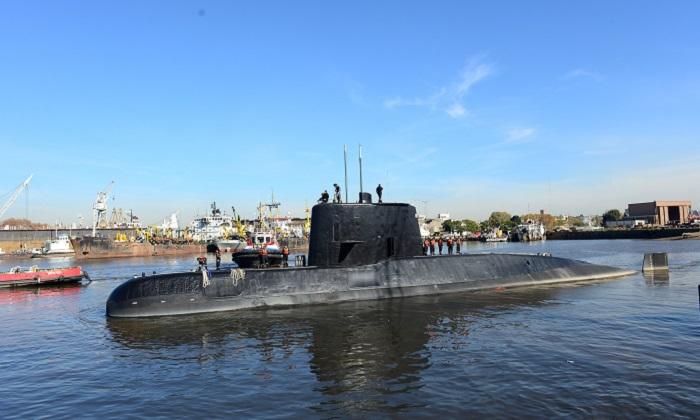 The Argentine military submarine ARA San Juan and crew are seen leaving the port of Buenos Aires, Argentina June 2, 2014. (Armada Argentina/Handout via REUTERS)