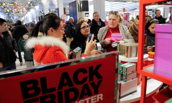 Booming Consumer Confidence to Cheer Retailers This Holiday Season