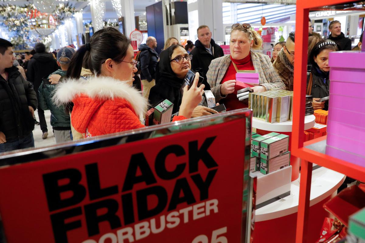 Booming Consumer Confidence to Cheer Retailers This Holiday Season
