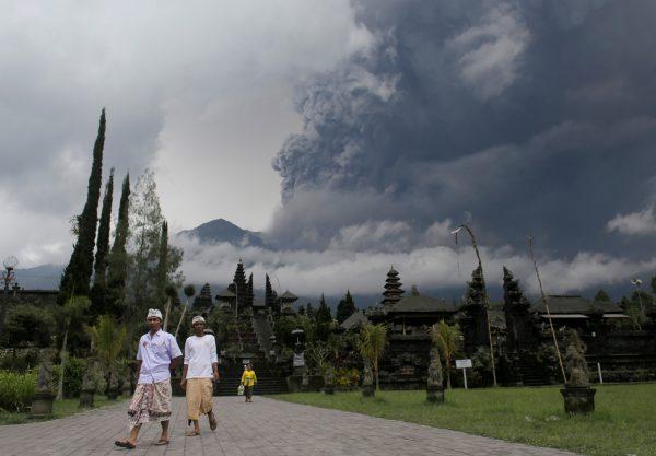 Balinese Hindus walk after praying as Mount Agung volcano erupts at Besakih Temple in Karangasem, Bali, Indonesia on November 26, 2017. (Reuters/Johannes P. Christo)