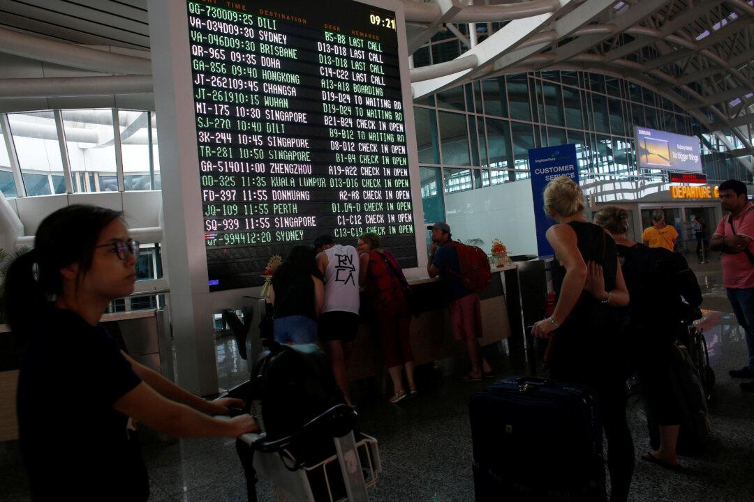 Bali’s Erupting Volcano Raises Air Travel Warnings