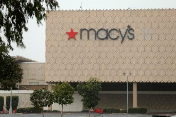 One of the 68 Macy's Inc stores the company plans to close is shown at the Mission Valley Center mall in San Diego, California, U.S. Jan. 5, 2017. (Reuters/Mike Blake)