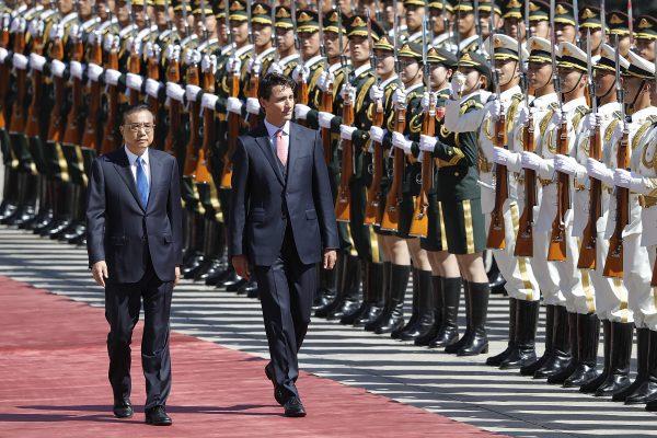 Chinese Premier Li Keqiang accompanies Canadian Prime Minister Justin Trudeau outside the Great Hall of the People in Beijing on Aug. 31, 2016. (Lintao Zhang/Getty Images)