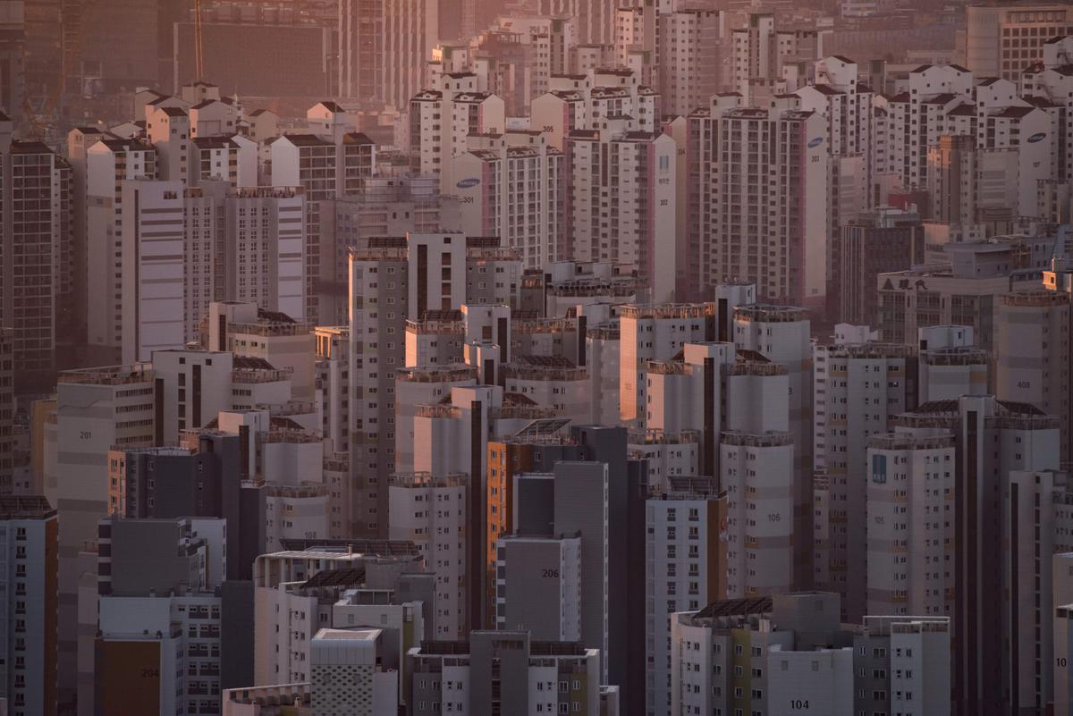 A general view shows apartment buildings and the city skyline at sunrise in Seoul, 35 miles from the North Korean border, on Dec. 10, 2016.<br/>(ED JONES/AFP/Getty Images)