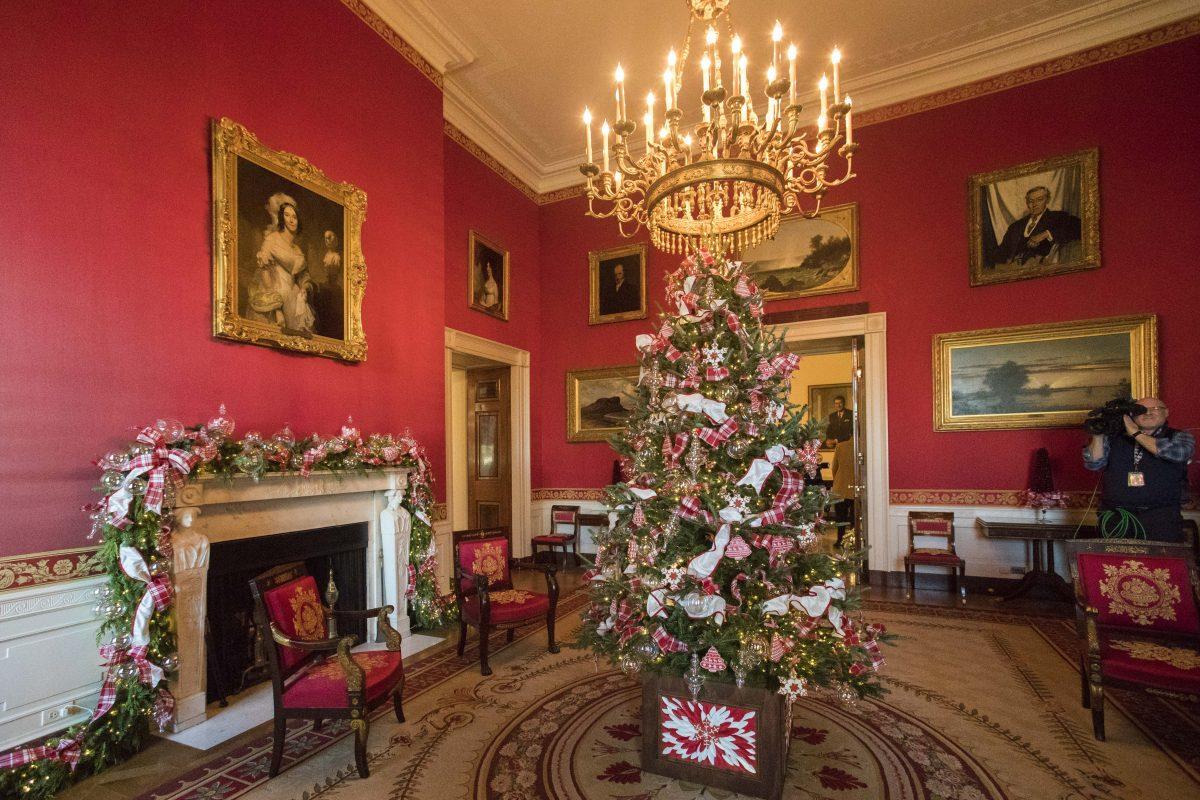 Christmas decorations at the White House in Washington on Nov. 27, 2017. (Samira Bouaou/The Epoch Times)