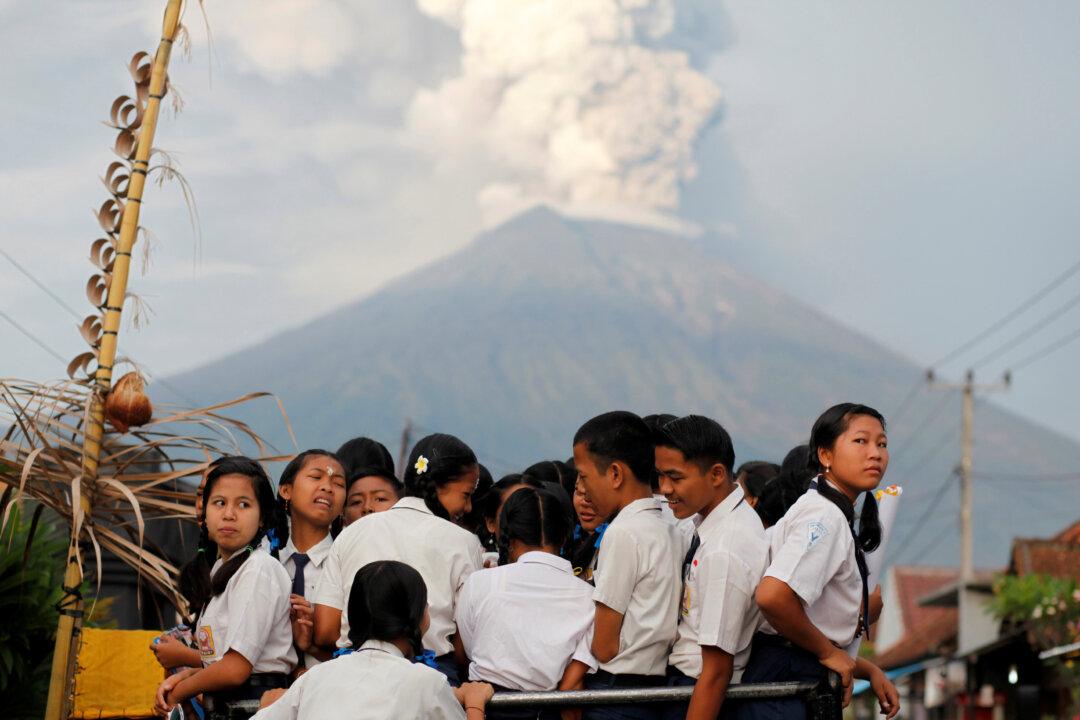 Australia’s Jetstar Cancels Some Bali Flights as Volcanic Ash Threat Revives