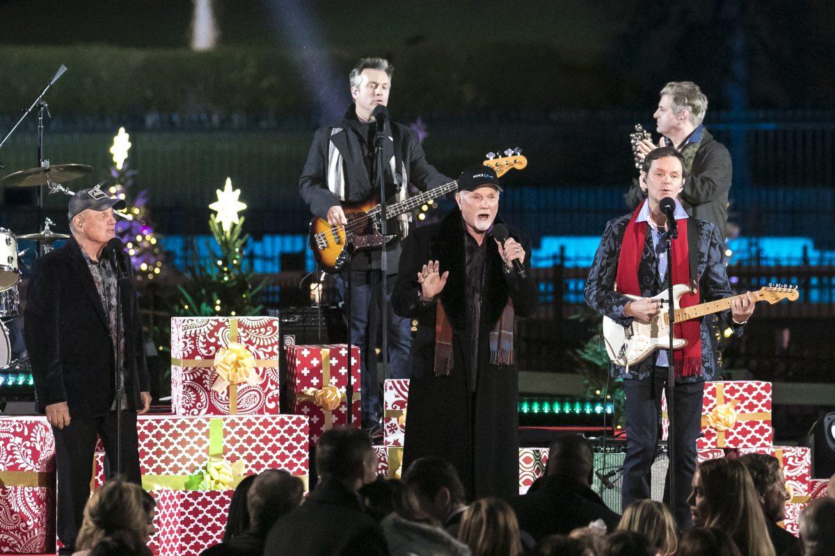 The Beach Boys play at the 95th annual National Christmas Tree Lighting at the White House Ellipse in Washington on Nov. 30, 2017. (Samira Bouaou/The Epoch Times)