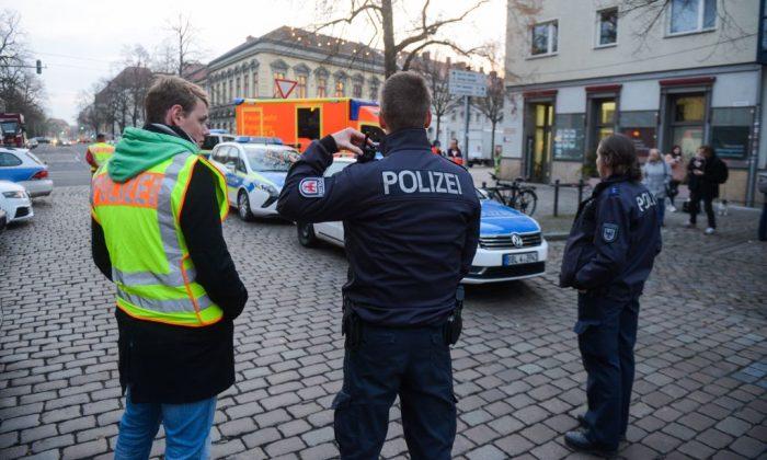 German Police Evacuate Christmas Market Due to Suspicious Package