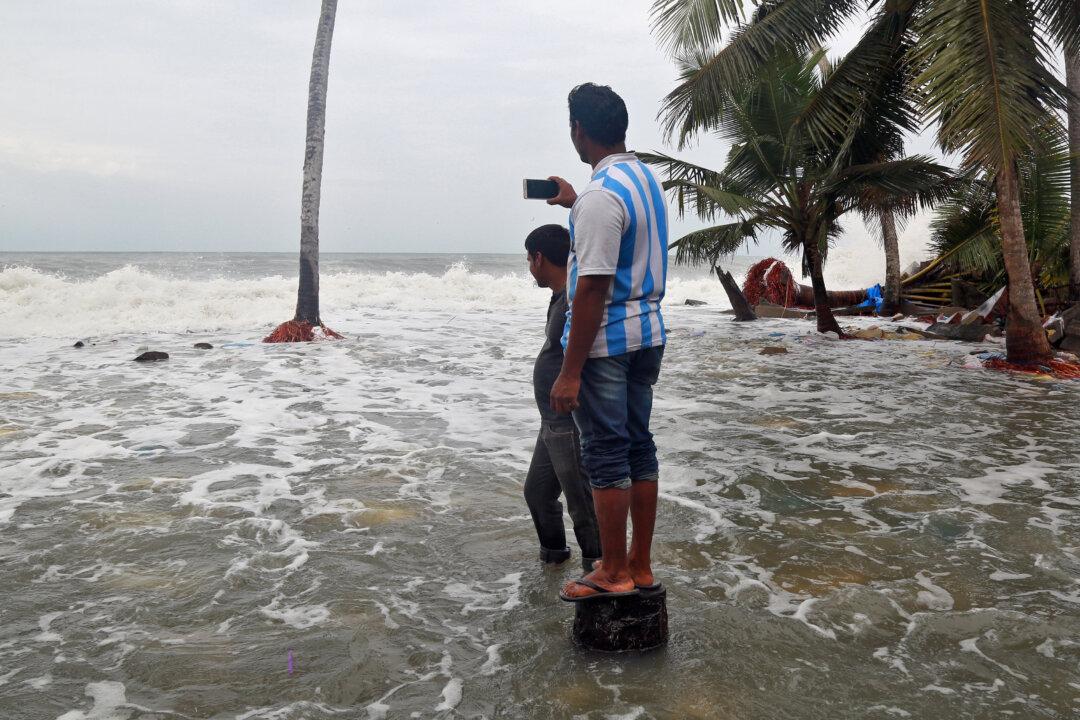 Cyclone Batters Southwestern India Coast Killing 14, Many Missing