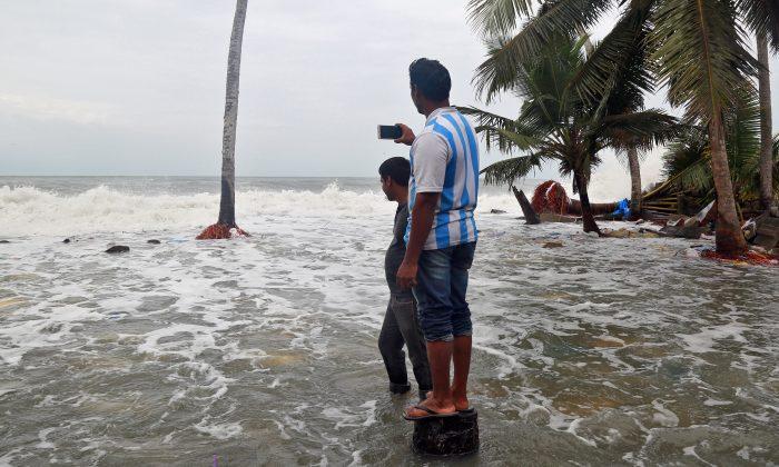 Cyclone Batters Southwestern India Coast Killing 14, Many Missing