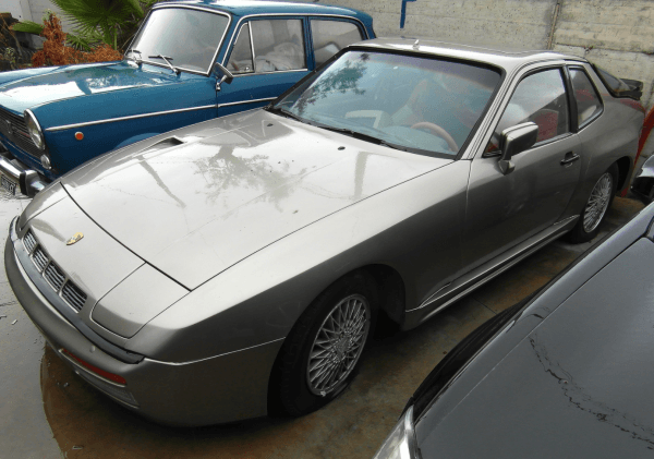 Photograph of a Porsche 924, similar to the one found off Abbott Prairie Road in rural Oregon on Nov. 28, 2017. (Alessio, <span style="font-weight: 400;">CC BY 2.0 (ept.ms/2haHp2Y)</span>)