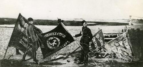 In the aftermath of the Battle of Warsaw in the Polish-Soviet War in 1920, Polish soldiers display captured Soviet battle flags. The Battle of Warsaw was decisive to the Polish victory. (Wikimedia Commons/Public Domain)