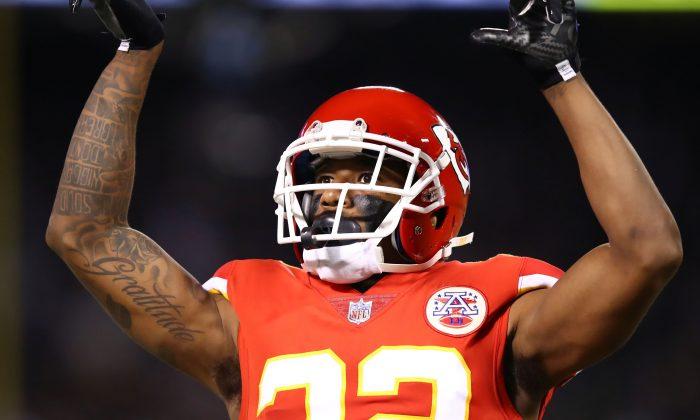 KC Chiefs CB Marcus Peters Leaves After Throwing Referee Flag in Stands