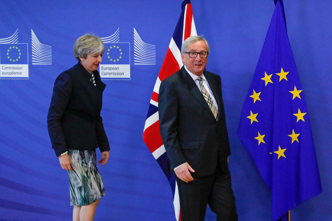 UK Agrees to ‘Regulatory Alignment’ on Both Sides of Irish Border