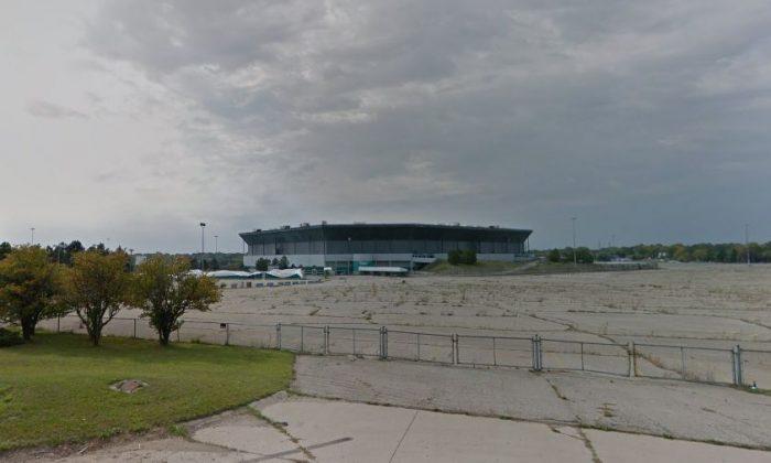 Contractors Try and Fail to Demolish Pontiac Silverdome