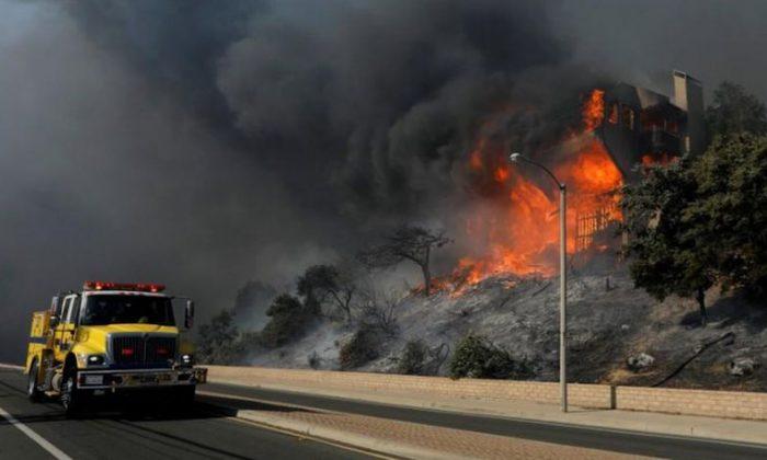 At Least 1,000 Firefighters Battle California Inferno