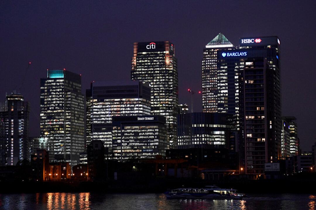 Companies Prepare for Disorderly Brexit as Talks Stall
