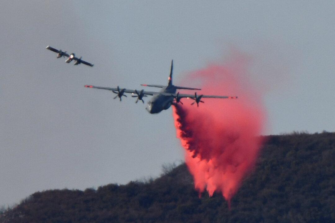 Firefighters Race to Contain California Wildfires as Winds Set to Strengthen