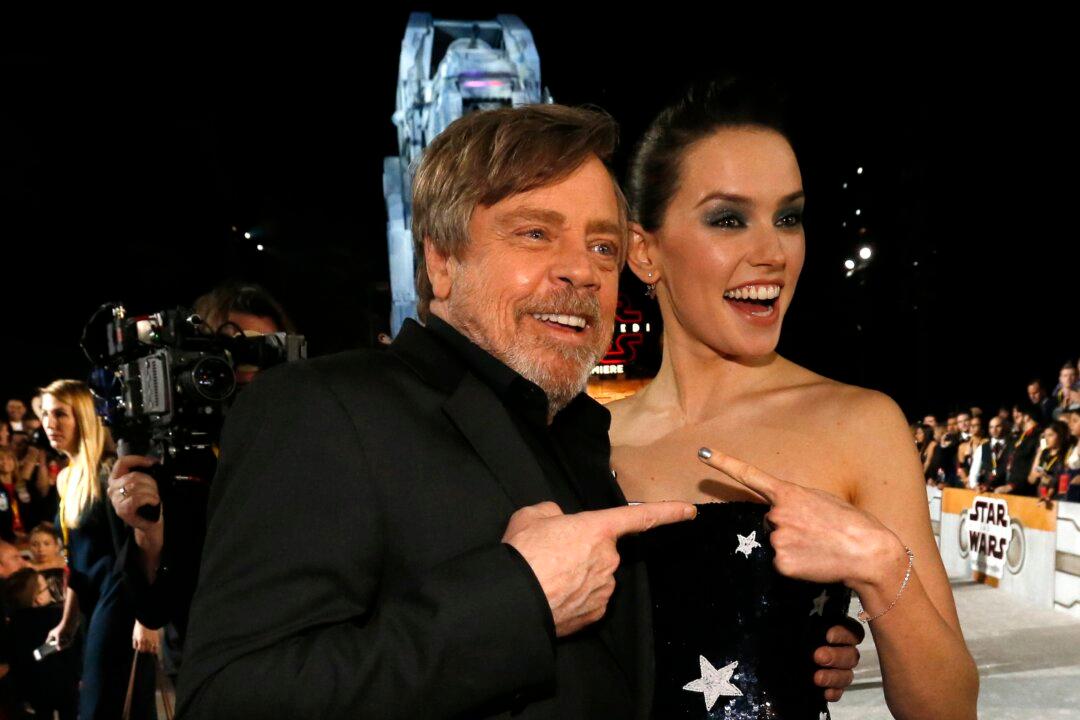 ‘Star Wars: The Last Jedi’ Premieres With Tribute to Late Carrie Fisher