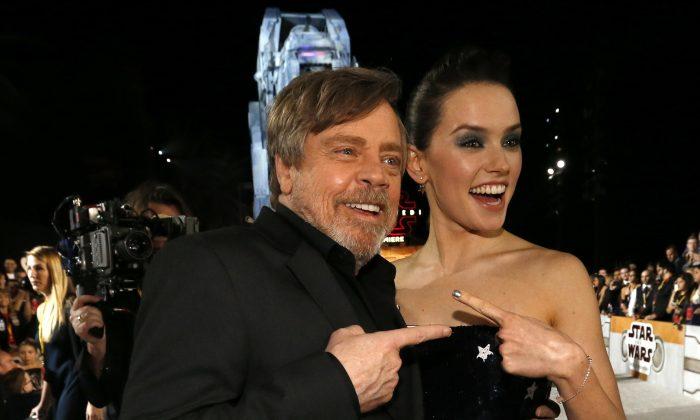 ‘Star Wars: The Last Jedi’ Premieres With Tribute to Late Carrie Fisher