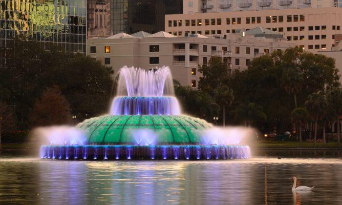 Report: Man Gets Stranded on Fountain in Florida Lake After Stealing Boat