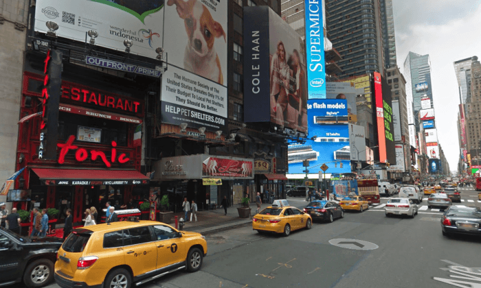 Man Shot to Death Outside Times Square Bar