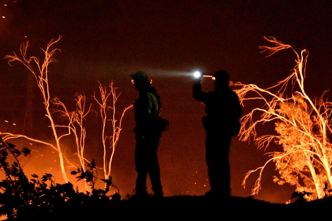 Evacuation Orders Lifted as Crews Gain on California Wildfire