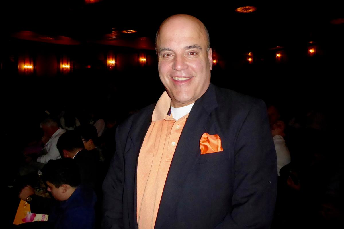 Accountant Enjoys the Personal Touch in Shen Yun Performance