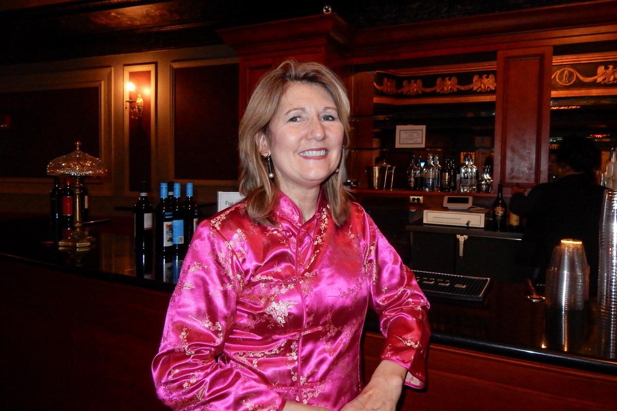 International Education Manager Enjoys Scenery on Shen Yun’s Digital Backdrop