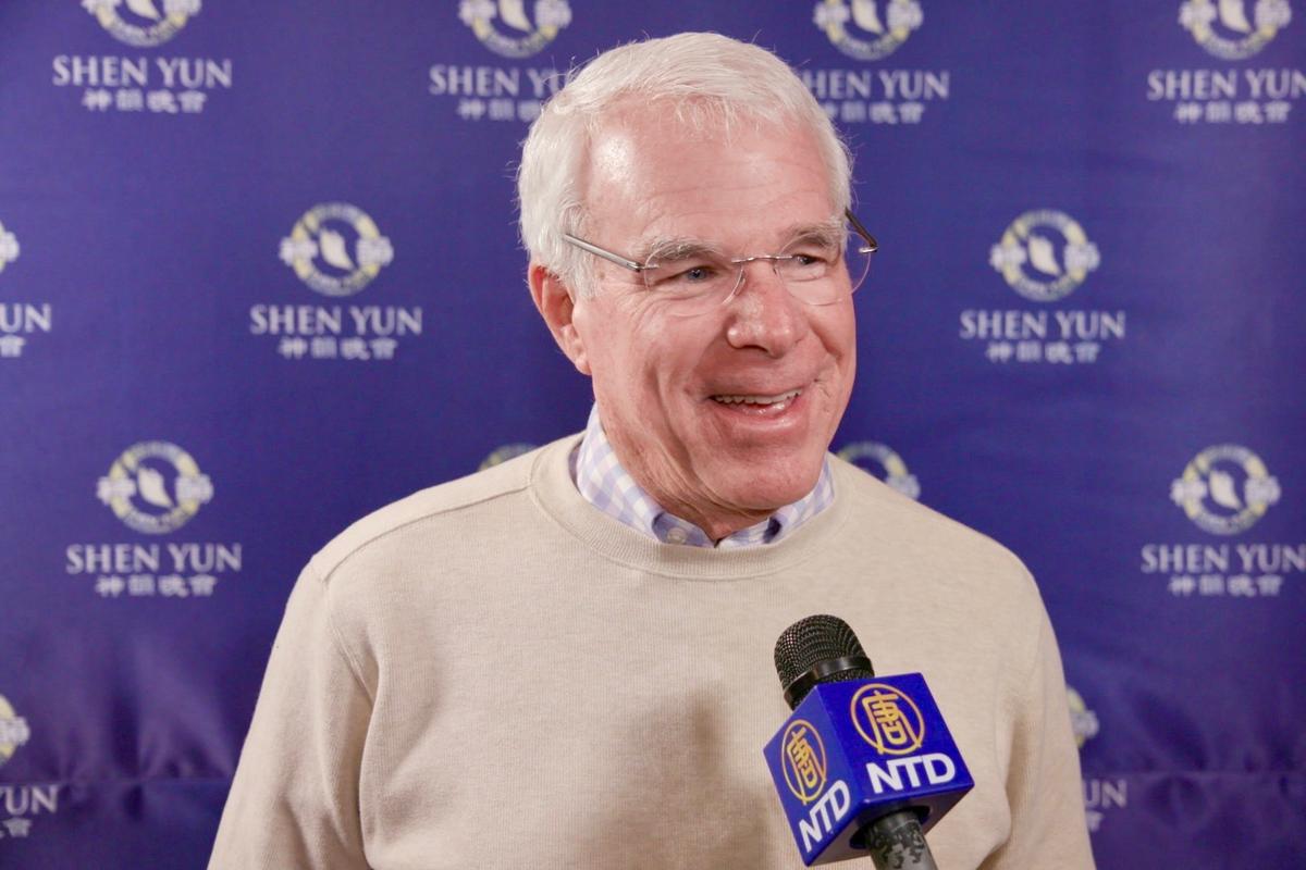 Theatergoer Amazed by the Shen Yun Dancers