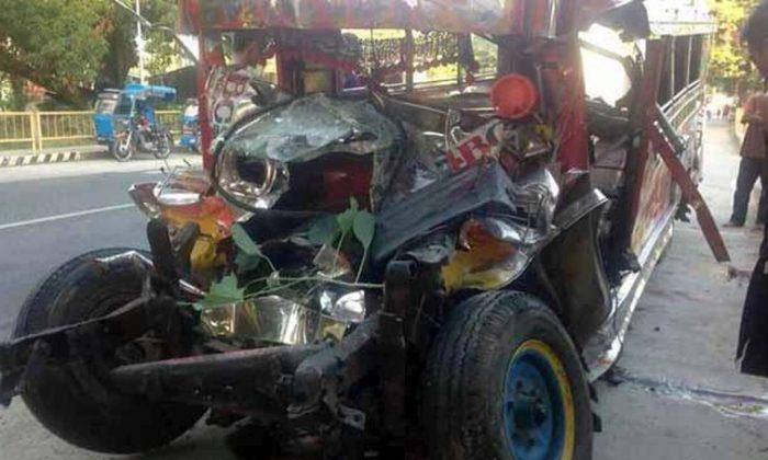 20 Dead in Christmas Bus Crash in Philippines