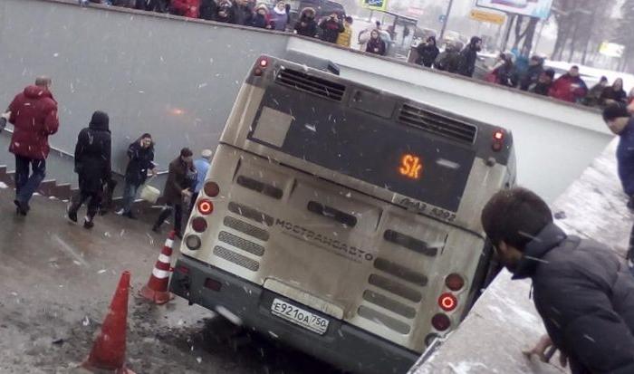 Bus Drives Into Moscow Subway Station, 4 Dead