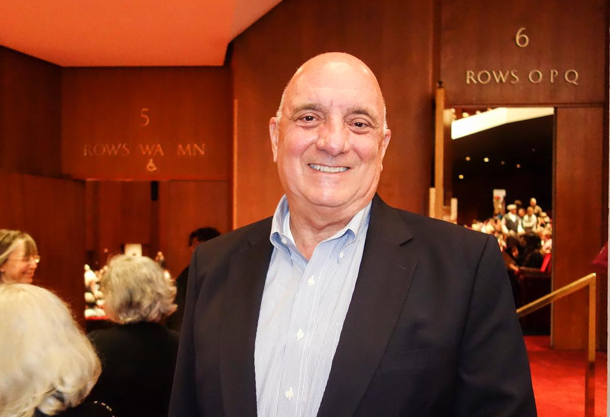 Business Advisor Loves the Traditions Being Brought Back to Life in Shen Yun