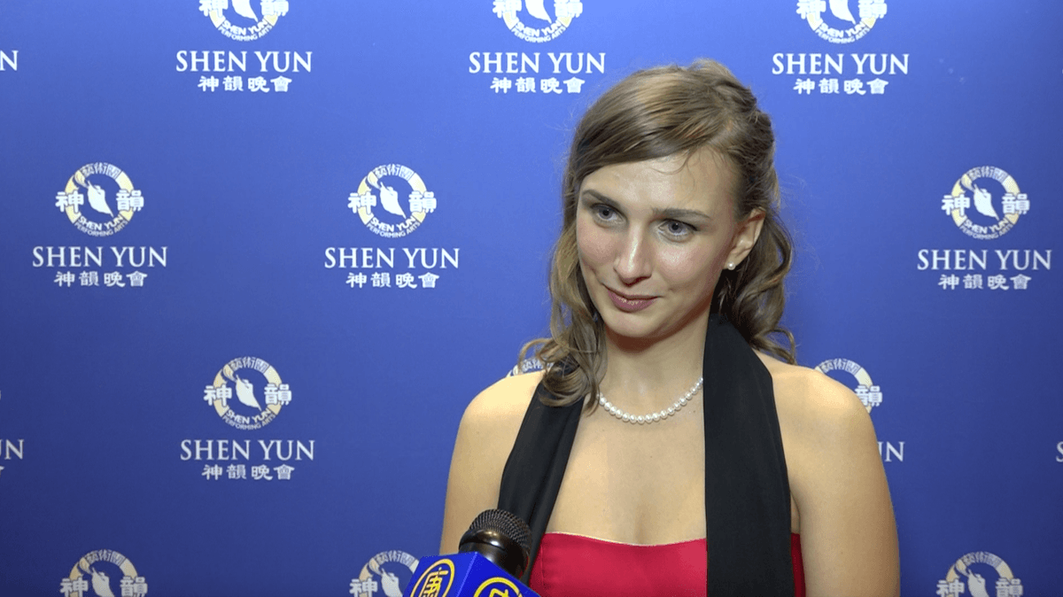 Former Dancer Inspired by ‘Seeing all of the colors and the emotions streaked across the stage’ at Shen Yun