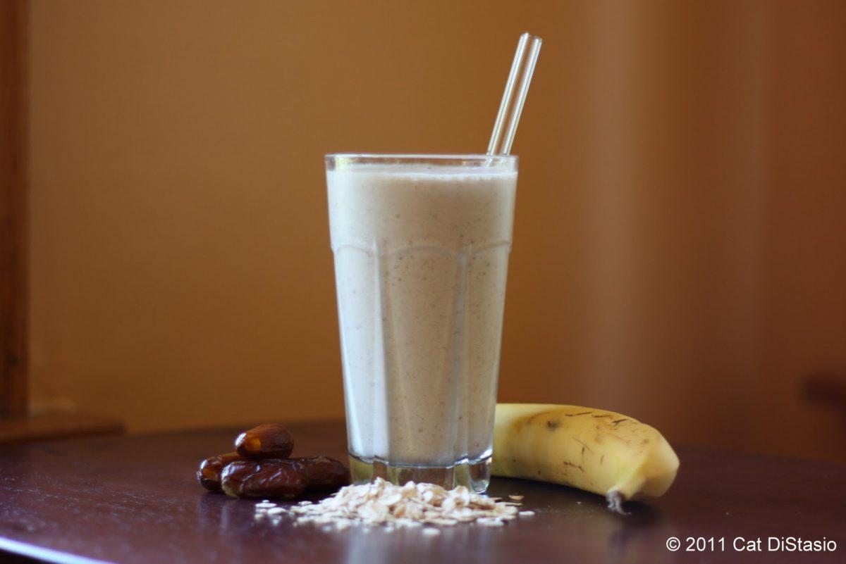 Banana Date Smoothie (Courtesy of The Monday Campaigns)